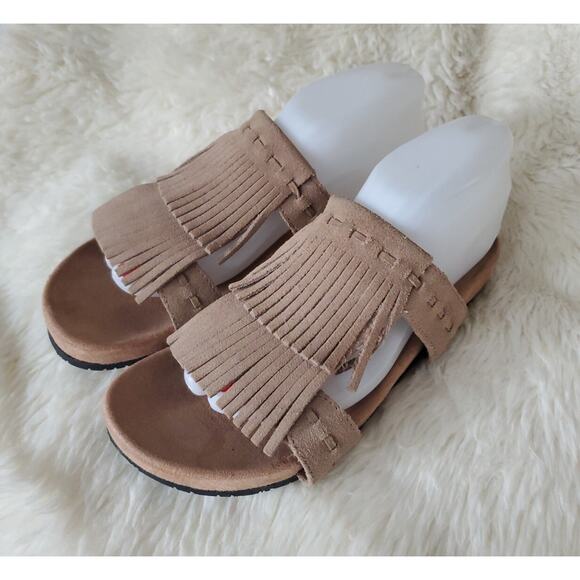 Minnetonka Slides Sandals Taupe Leather Low Heel Fringe Boho Slip On Women's 8 - Picture 3 of 8